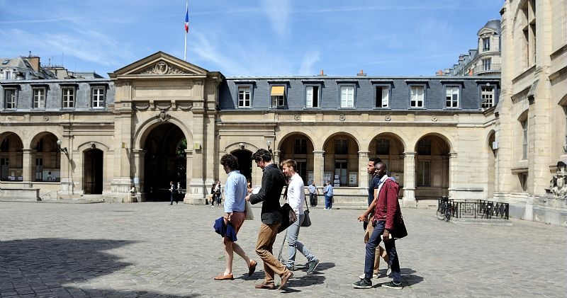 Cour